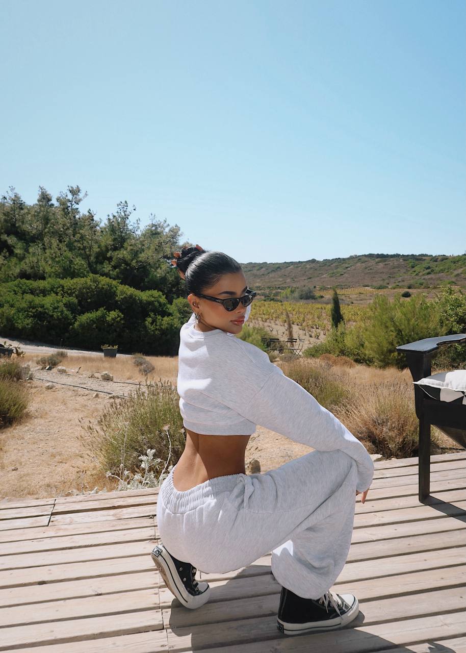 Gray Relaxed Tracksuit Set — Cropped Sweatshirt & Joggers